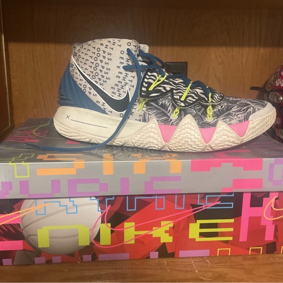 Kyrie 5s limited edition - Picture 1 of 4